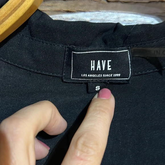 🇺🇸Have black  sheer-ish button up blouse size small - Picture 5 of 9